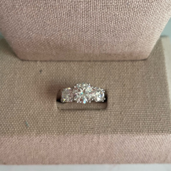 Jewelry - 5 Ct  Moissanite Ring